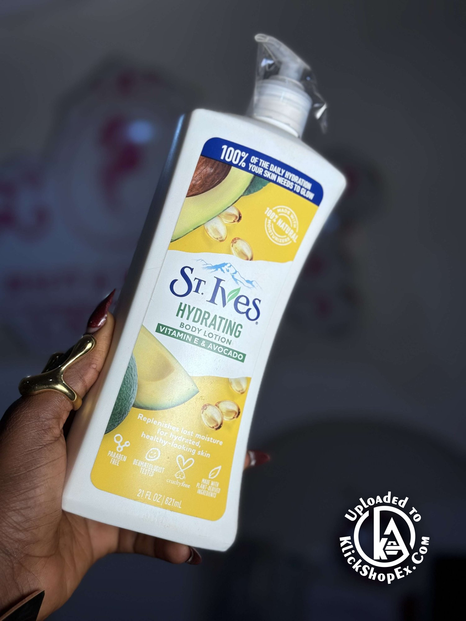 St Ives Hydrating body lotion  - Products Photo